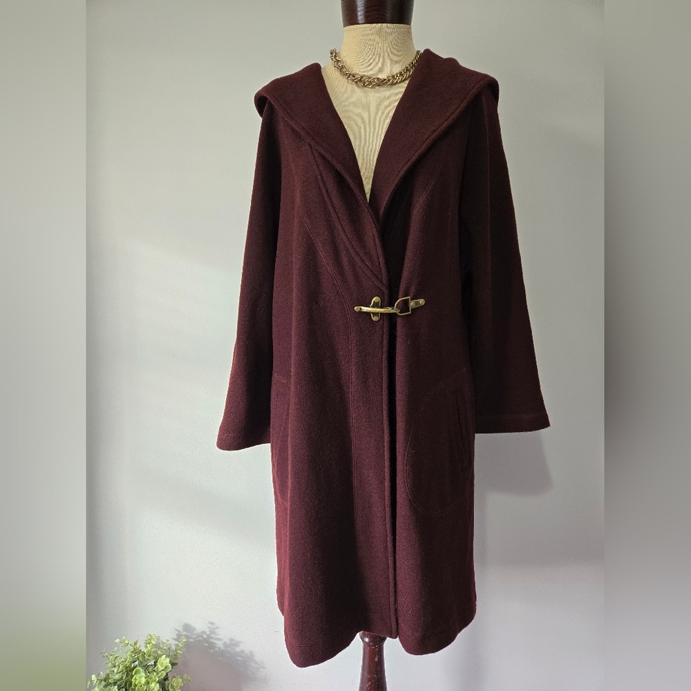 FENN WRIGHT MANSON 100% Wool Burgundy Hooded Coat with Toggle Closure. Large